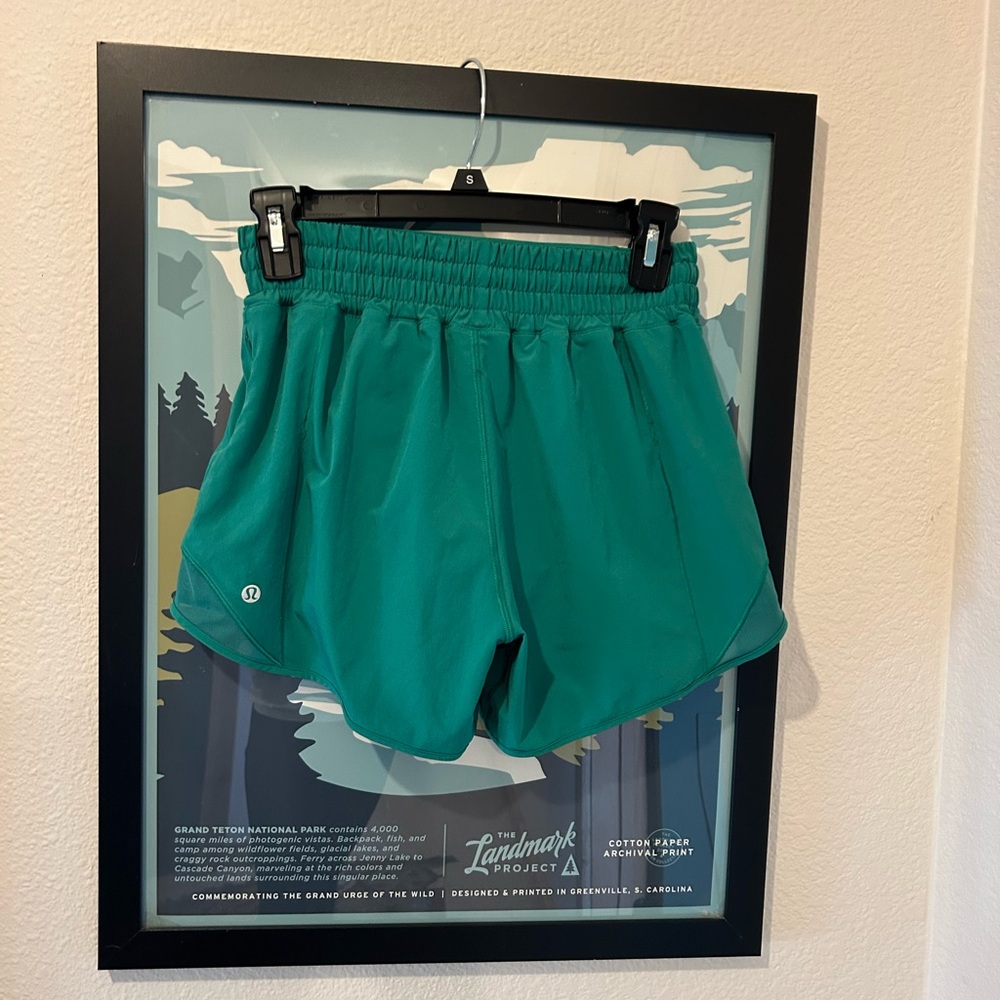 LULULEMON HOTTY HOT shorts 4” inseam Kelly green excellent condition orig.$68